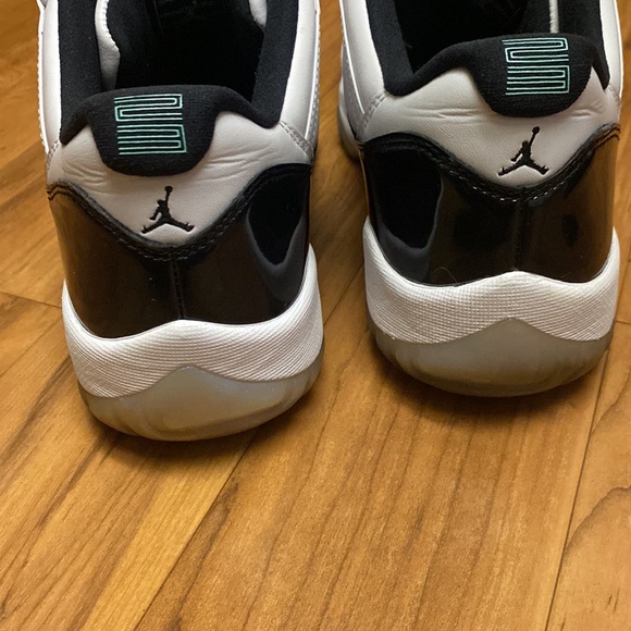 Air Jordan 11 Retro Low - Picture 5 of 8